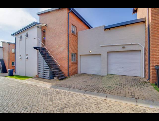 2 BEDROOM APARTMENT FOR SALE IN MAROELADAL